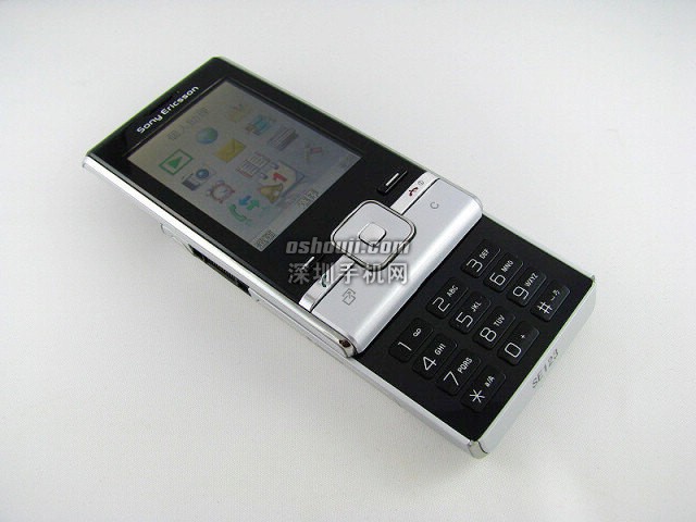 可玩 facebook 的时尚手机∶Sony Ericsson T715