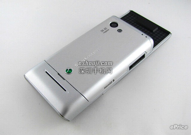 可玩 facebook 的时尚手机∶Sony Ericsson T715